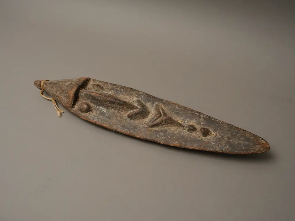 Papuan New Guinean wooden mask, Image 1++